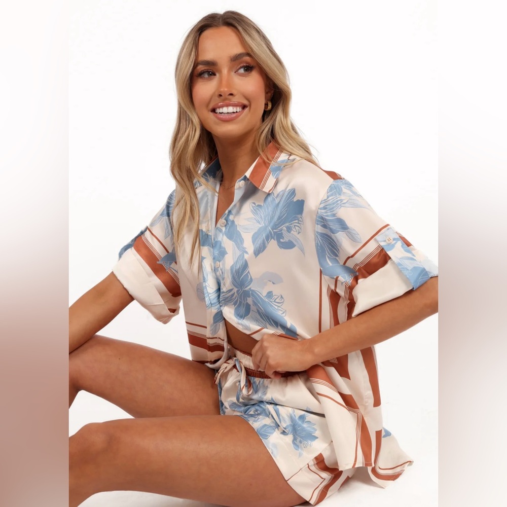 Petal & Pup Lara Flora Print Blouse - Picture 2 of 10